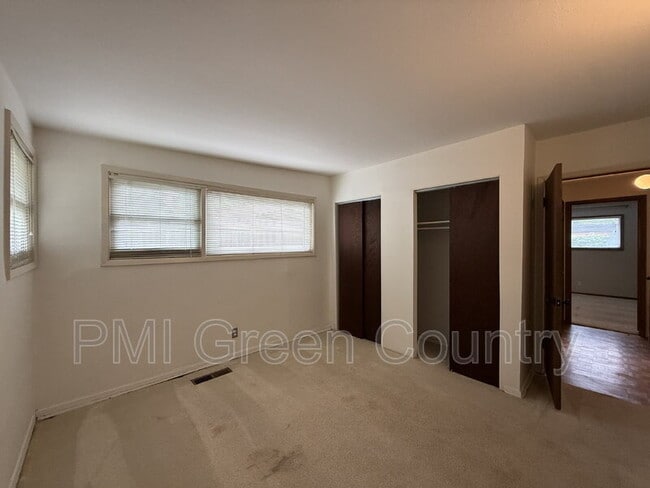 Building Photo - 4978 E 26th St