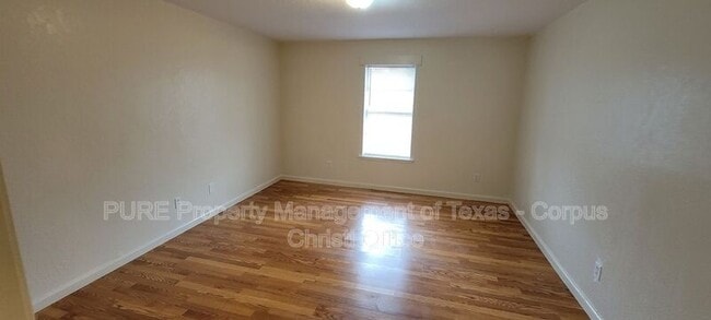 Building Photo - 2255 Lombardy Dr