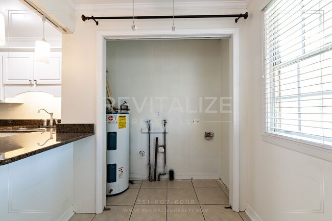 Building Photo - Beautiful 2 Bedroom/1 Bathroom in Springhi...