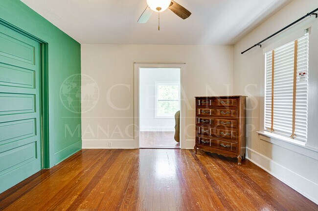 Building Photo - Charming 3 Bedroom, 2 Bathroom Two-Story H...
