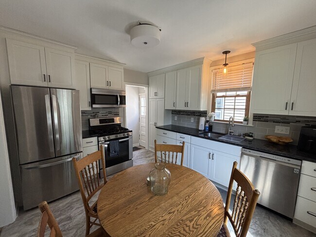 Building Photo - 3132 Edgewood Ave S