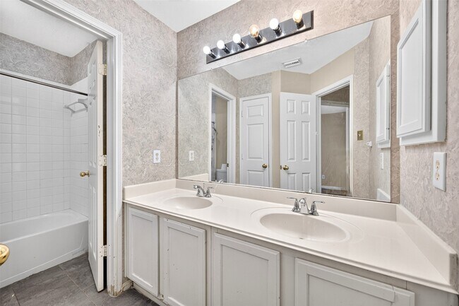 Building Photo - 5814 Eldridge Glen Dr