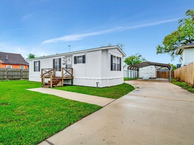 Building Photo - 506 Main St