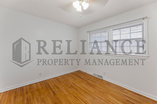 Building Photo - 2210 W Columbine Ln