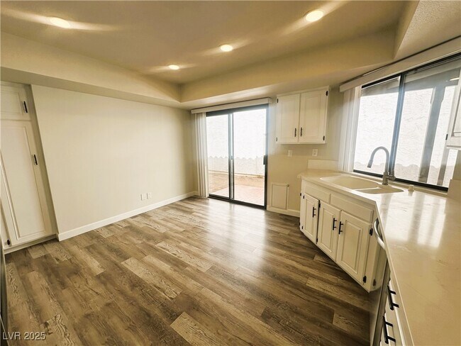 Building Photo - 4180 Blue Heron Ct