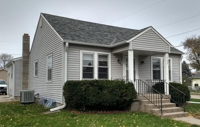 Building Photo - 1749 N D St