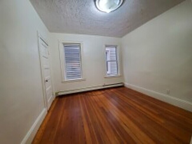 Building Photo - East Cambridge 3 BR Apartment - NO FEE - 9/1/26