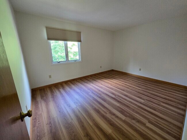 Building Photo - 8 Clarendon Common