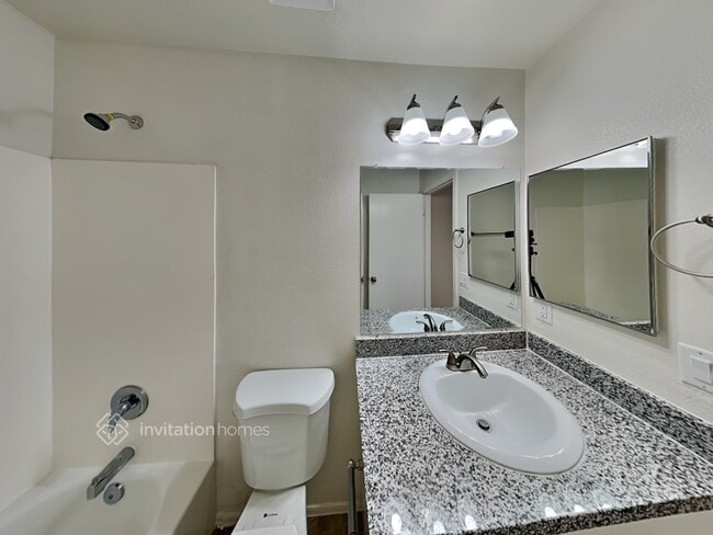 Building Photo - 1034 S Somerset