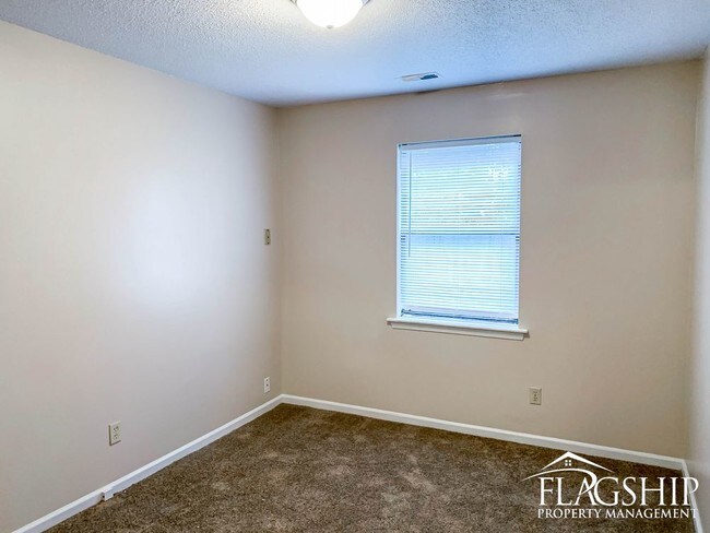 Building Photo - Two Bedroom Greenville Apartment