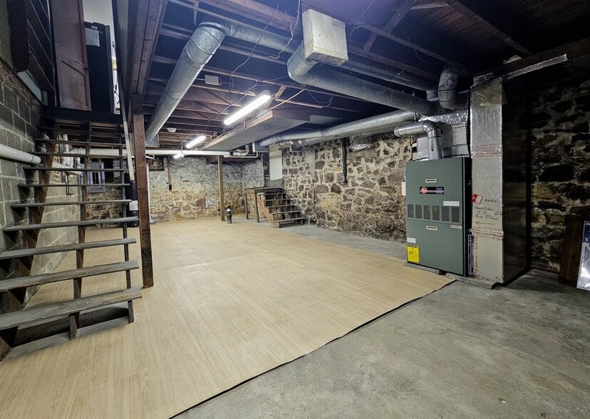 Building Photo - 221 Arch St