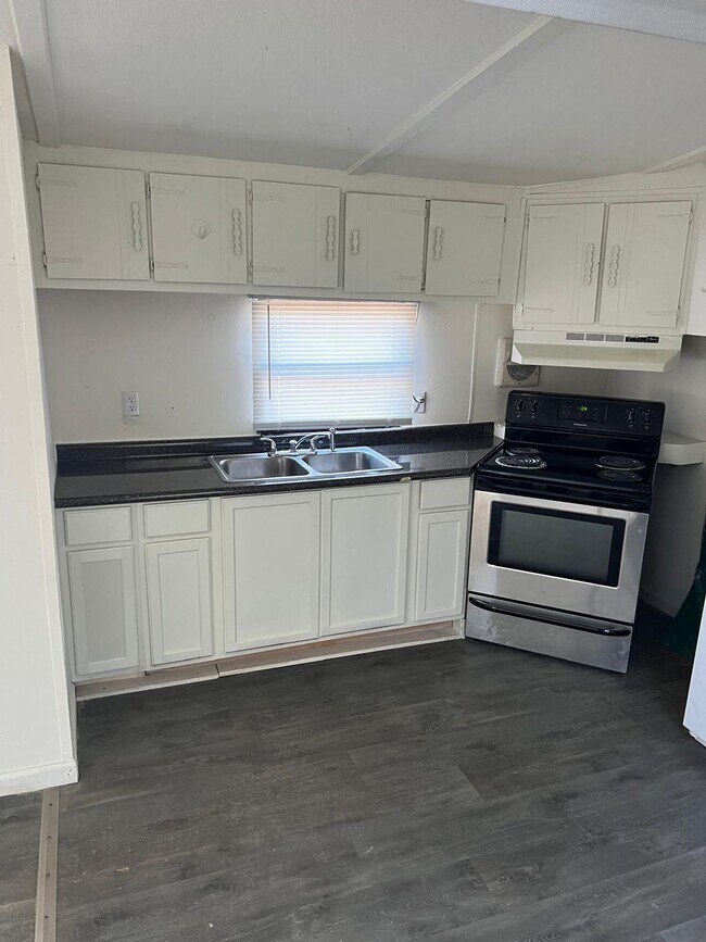 Building Photo - Renovated 2-Bed, 1-Bath Camper