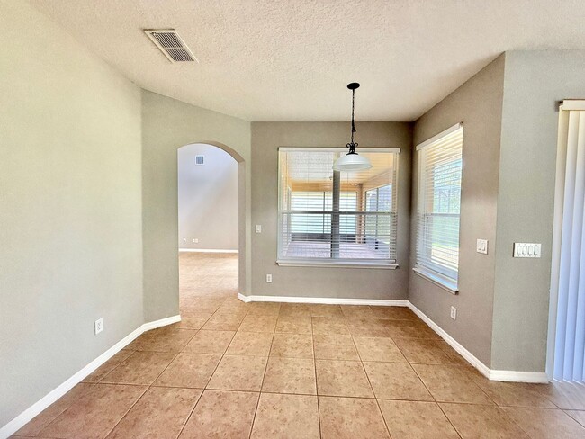 Building Photo - GORGEOUS Two Story 4/3.5 home in sought af...
