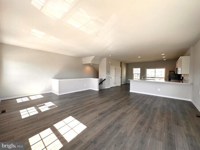 Building Photo - 526 Parkland Dr