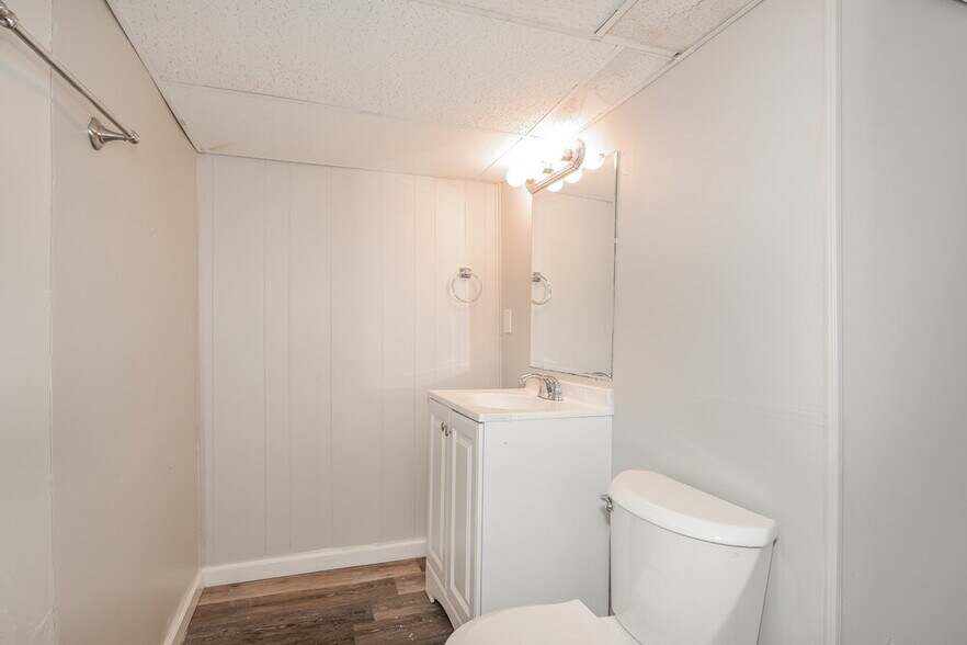 Building Photo - 2014 Mantilla Ln