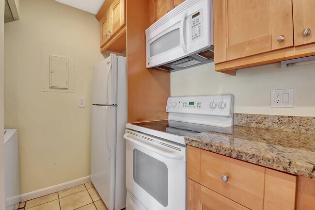 Building Photo - 616 Sea Pine Way