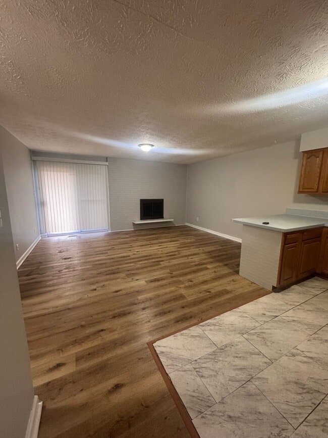 Building Photo - 1901-1903 Circle Kelly Jo