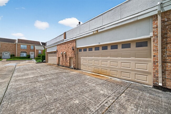 Building Photo - 600 Wilcrest Dr