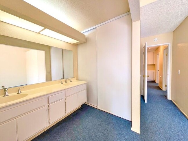 Building Photo - 3 Bedrooms Near the University in the Cimmeron District on Rosarita Street