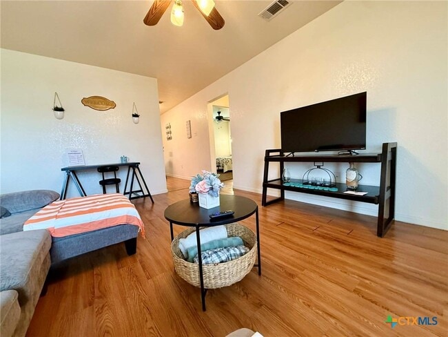 Building Photo - 1008 Circle M Dr