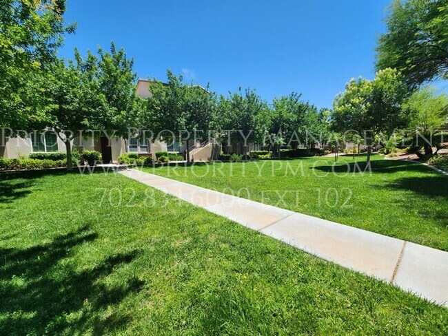 Building Photo - BEAUTIFUL 3 Bedroom WESTPARK CONDO IN SUMM...