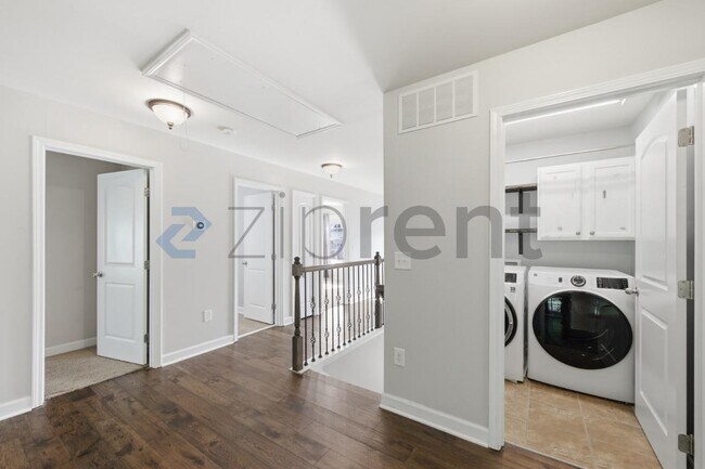 Building Photo - Unit