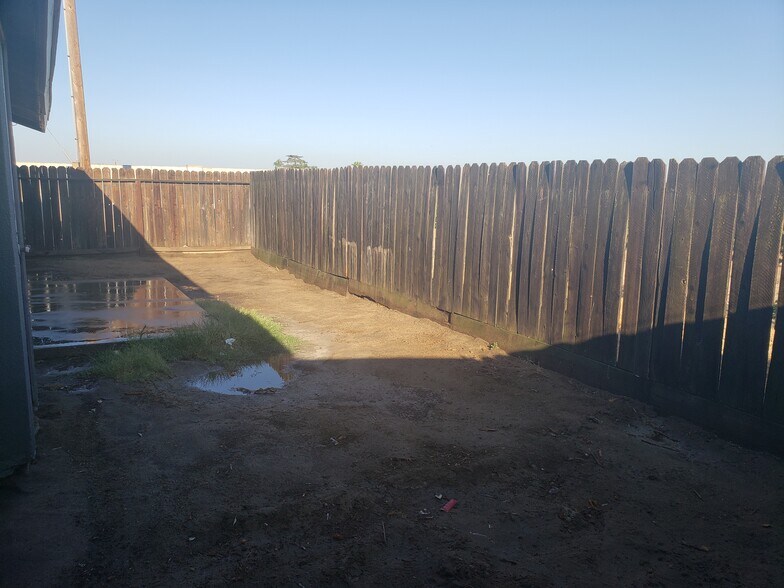 Backyard - 6222 S Elm Ave