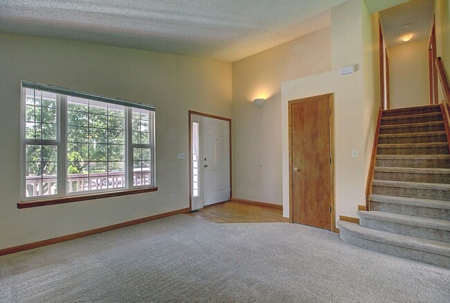 Building Photo - Charming 3 Bed 2 Bath Willow Run Home - Available August 10!