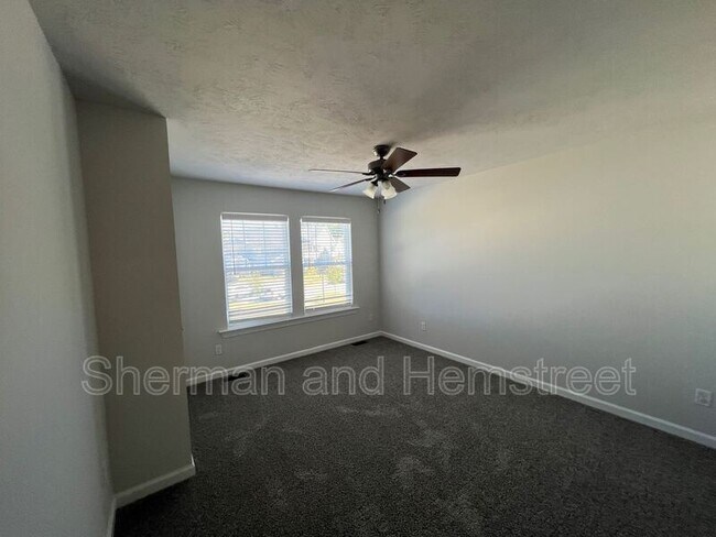 Building Photo - 7058 Hummingbird Dr