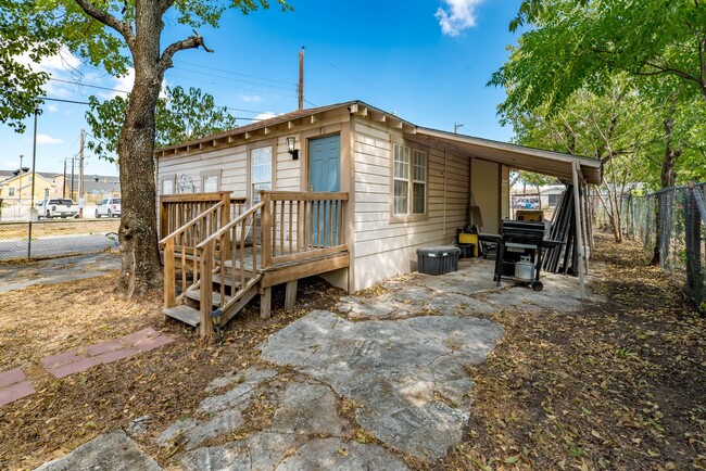 Building Photo - RENOVATED 2-BEDROOM HOME IN GOVERNMENT HILL