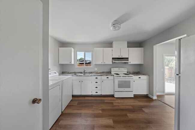 Building Photo - 2565 Pequop St