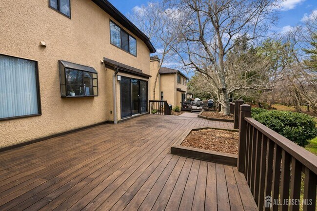 Building Photo - 470 Sayre Dr