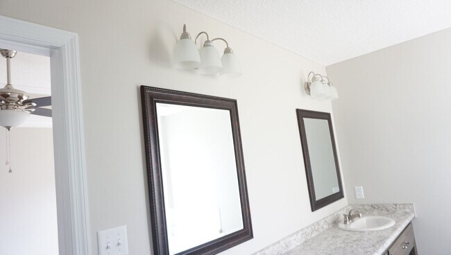 Building Photo - New home in Northlake S/D