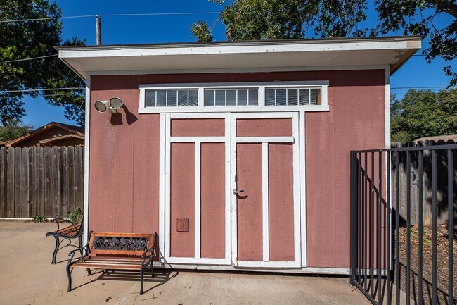 Building Photo - 1046 Jan Lee Dr