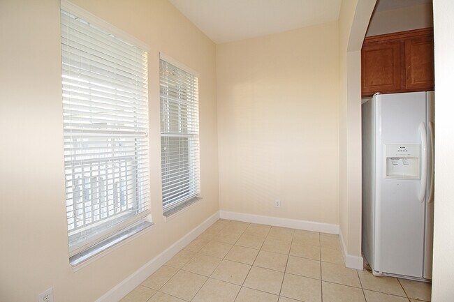 Building Photo - Top Floor 3/2 Condo in Artisan Park