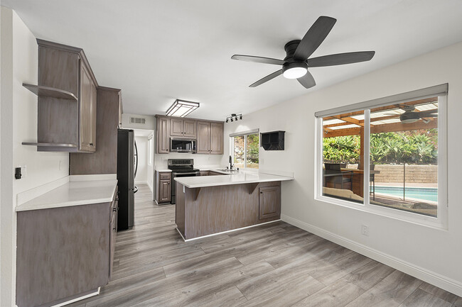 Building Photo - 10518 Pine Grove St