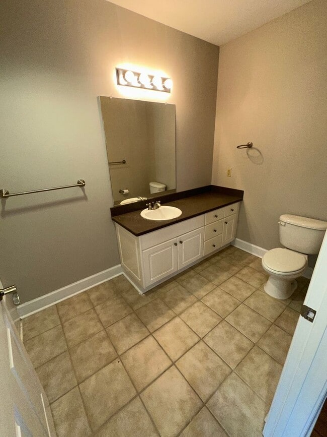 Building Photo - 1 Bed, 1 Bath at Carolina Walk - Steps from Williams Brice Stadium!