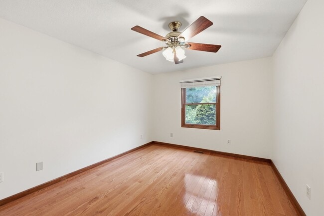 Building Photo - 7666 Windwood Dr