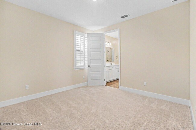 Building Photo - 726 Clearwater Ave