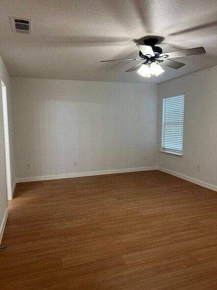 Building Photo - 2132 Van Zandt Dr
