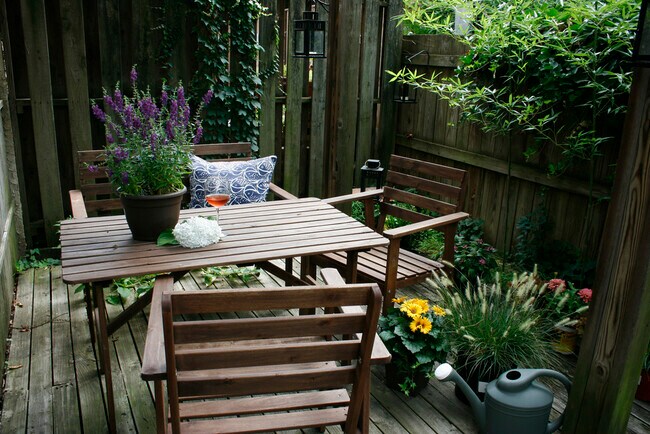 Garden 1 - 826 N Woodstock St