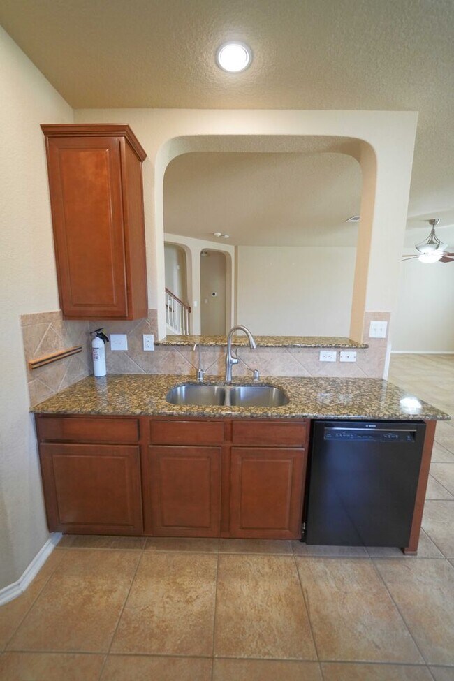 Building Photo - Immaculate Rental Now Available in Cibolo!...