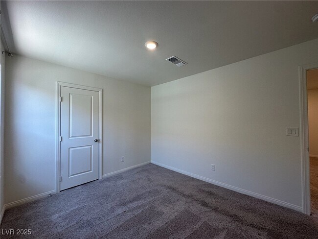 Building Photo - 6988 Sylmar Ave