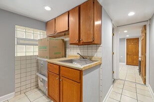 Building Photo - 4115 W Melrose St