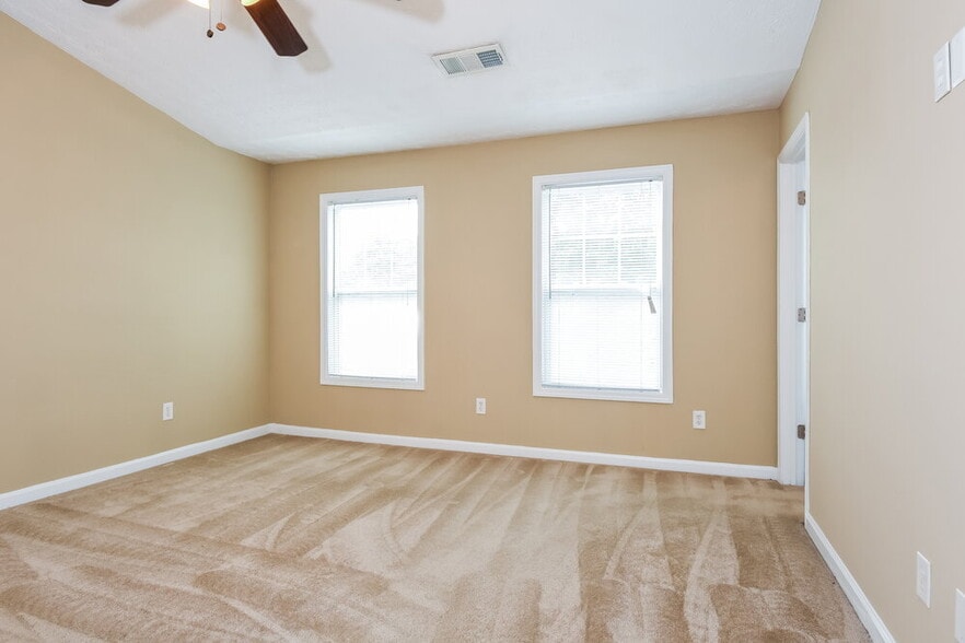 Building Photo - 206 Winterbury Dr