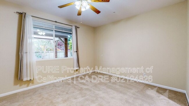 Building Photo - 121 Porterfield Creek Dr