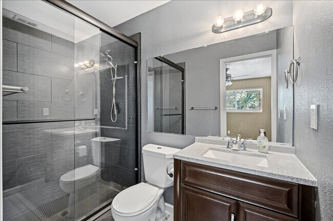 Building Photo - 2944 Calle Del Sol Way