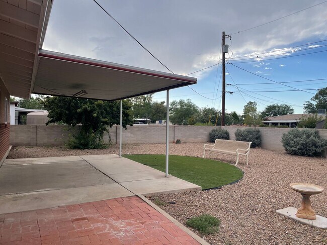 Building Photo - Remodeled Hidden Gem!