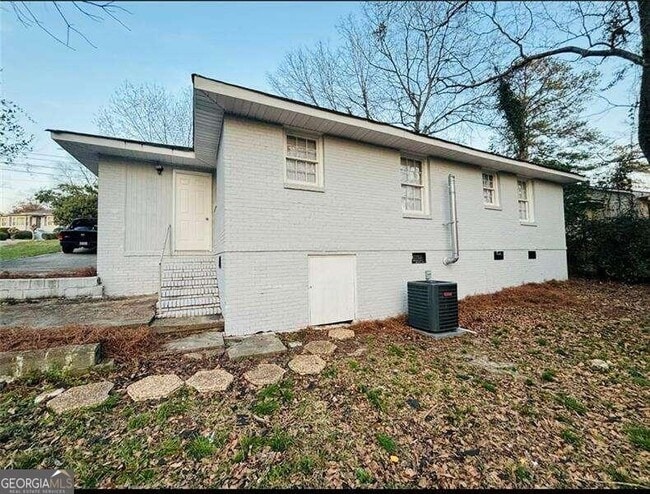 Building Photo - 5921 Lawson St