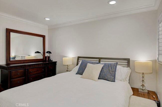 Building Photo - 5500 Paseo Del Lago W